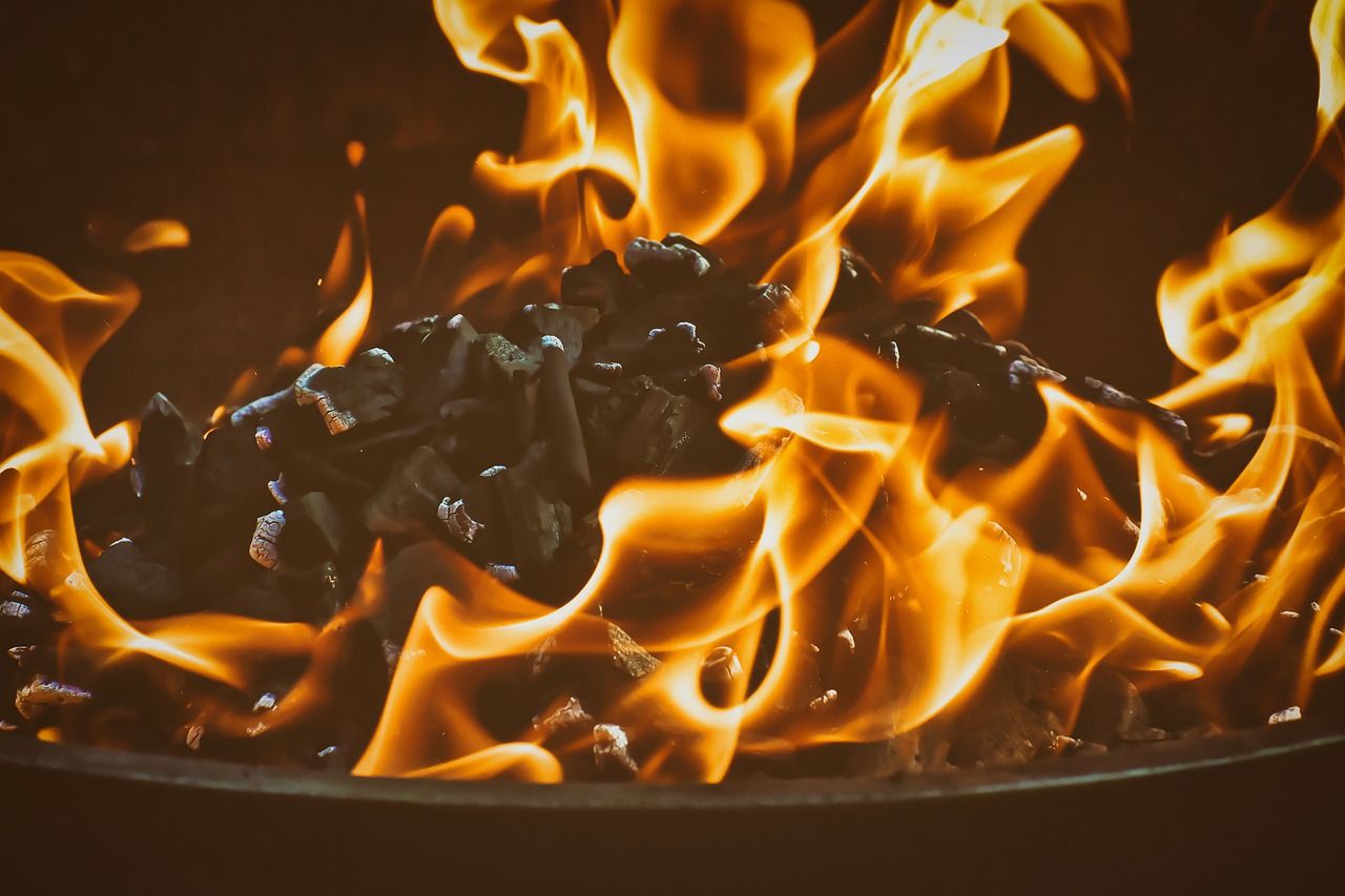 Grill ogniskowy – z jakich elementów powinien się składać?