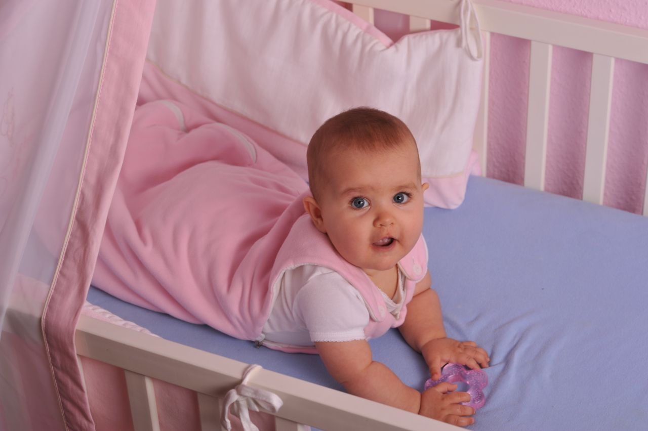 Czym kierować się przy zakupie pierwszego łóżeczka i materaca dla dziecka?