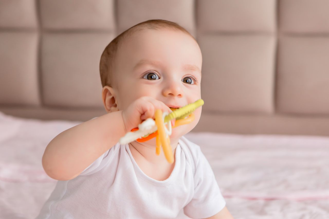 Jak ułatwić dziecku okres ząbkowania?