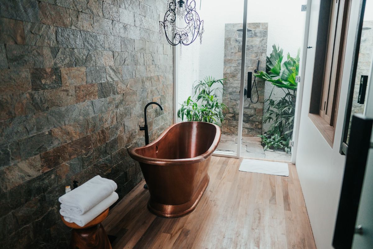 Czego nie może zabraknąć w projekcie łazienki – jak stworzyć domową strefę relaksu?