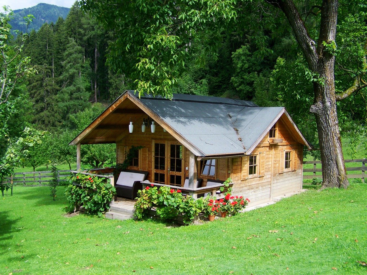 Całoroczny dom z drewna – czy to dobry pomysł?