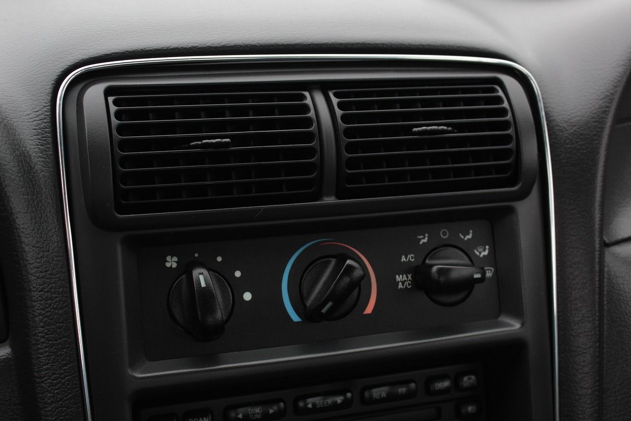Doładowanie klimatyzacji samochodowej – na czym polega?